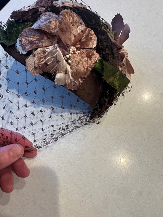 Vintage-Inspired Floral Pillbox Hat with Veil - Brown & Green hi hat